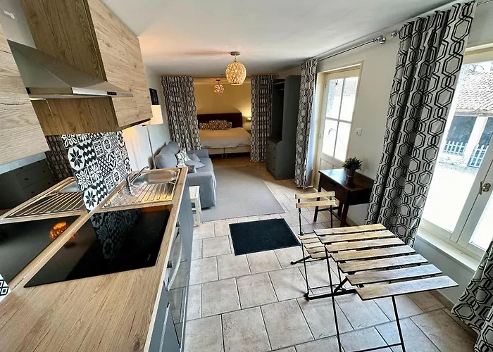 Le Nid Du Chateau De Panisseau *